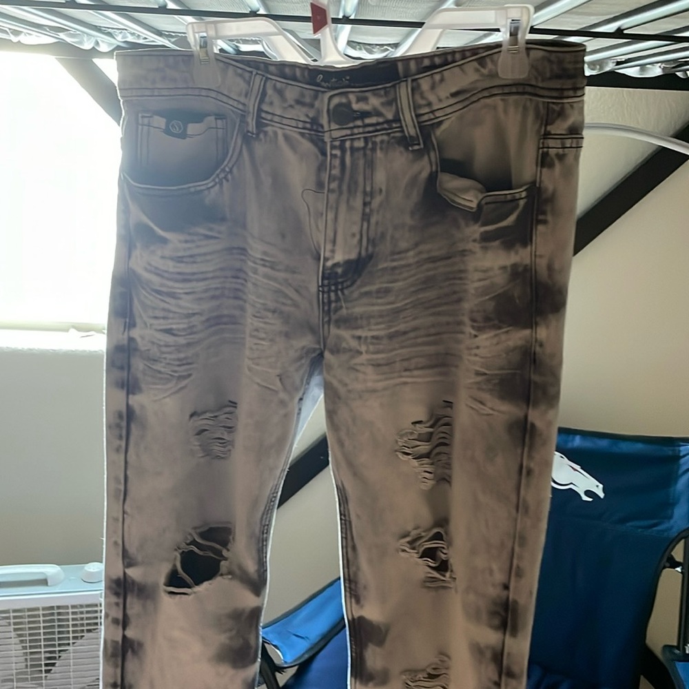 Gray and white ripped jeans size 34x32